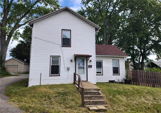 Photo 1 of Single family home for sale at 266 W Clark St, East Palestine, OH 44413 | MLS# 5249115 | Listing updated on 2026-10-29