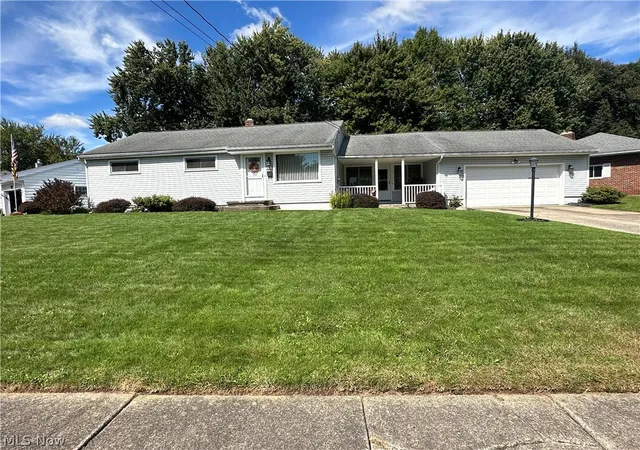 Photo 1 of Single family home for sale at 3260 S Wendover Cir, Youngstown, OH 44511 | MLS# 5249374 | Listing updated on 2026-10-09