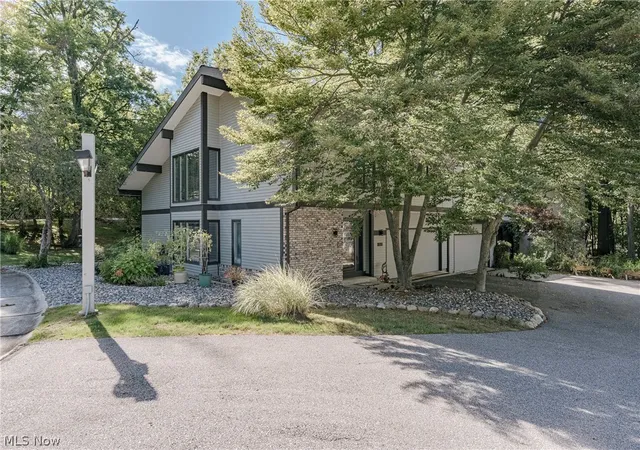 Listing Photo 1 - Condo for sale in building located at 6889 Woodwalk Dr, Brecksville, OH 44141 - Unit #46
