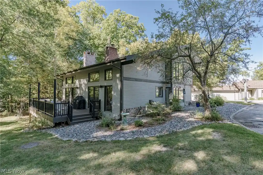 Listing Photo 2 - Condo for sale in 6889 Woodwalk Dr located at 6889 Woodwalk Dr, Brecksville, OH 44141 - Unit #46