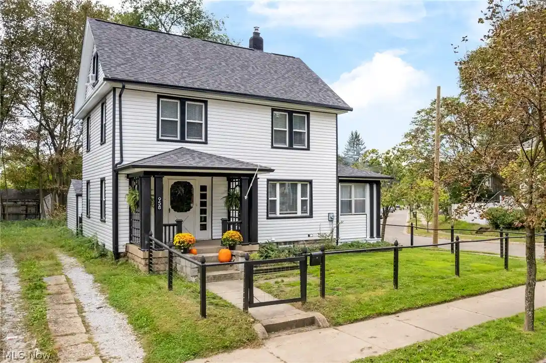 Photo 1 of Sale Pending at 958 W Exchange St, Akron, OH 44302 | MLS# 5248918 | Listing updated on 2026-10-28