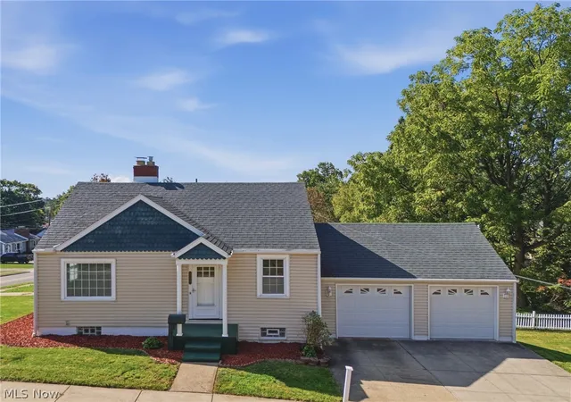 Single family home for sale at 105 Donner Ave NW, North Canton, OH 44720 | MLS# 5232670