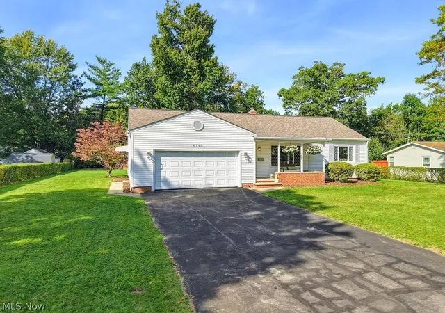 Photo 3 of Single family home for sale at 4394 Selhurst Rd, North Olmsted, OH 44070 | MLS# 5249404 | Listing updated on 2026-10-05