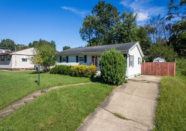 Photo 3 of Single family home for sale at 2508 Brooklyn Dr, Parkersburg, WV 26101 | MLS# 5249210 | Listing updated on 2026-10-01
