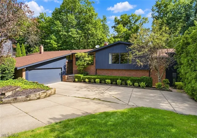 Photo 1 of Single family home for sale at 19718 Deer Run Ln, Strongsville, OH 44149 | MLS# 5246136 | Listing updated on 2026-10-01