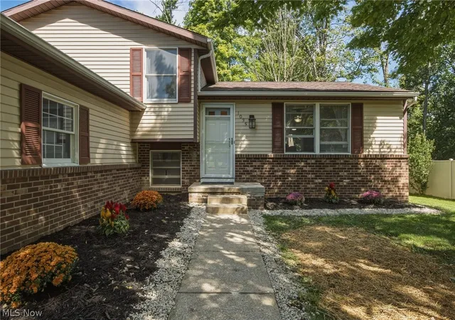 Photo 2 of Single family home for sale at 1035 Burntwood Dr, Medina, OH 44256 | MLS# 5249252 | Listing updated on 2026-10-03