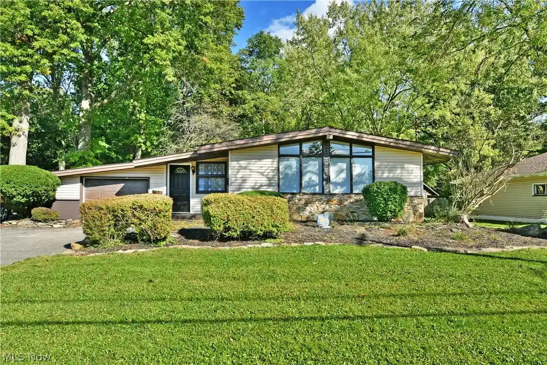 Photo 1 of Single family home for sale at 837 Pinecrest Rd, Girard, OH 44420 | MLS# 5249396 | Listing updated on 2026-10-29