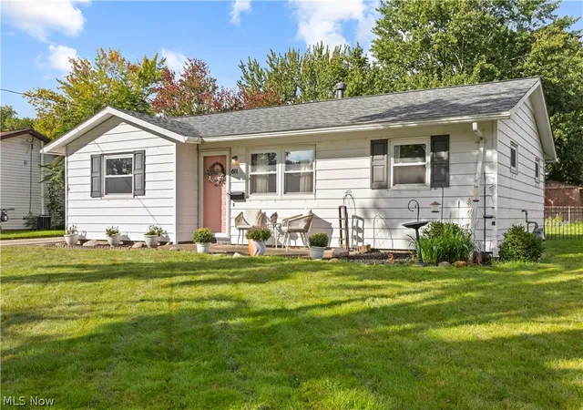 Photo 2 of Single family home for sale at 811 Concord Ave, Elyria, OH 44035 | MLS# 5249299 | Listing updated on 2026-10-05
