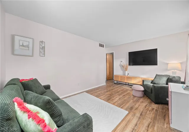 Photo 3 of Single family home for sale at 811 Concord Ave, Elyria, OH 44035 | MLS# 5249299 | Listing updated on 2026-10-05