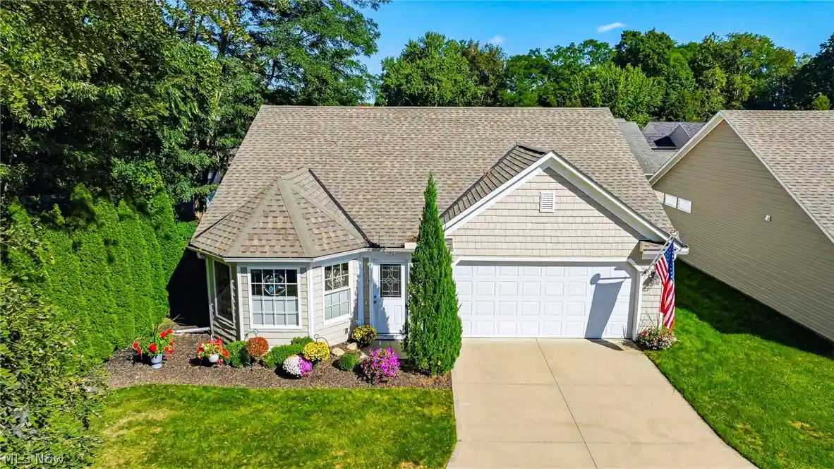 Listing Photo 2 - Condo for sale in 792 Rivers Edge Ln located at 792 Rivers Edge Ln, Painesville, OH 44077 - Unit 792 Rivers Edge Ln