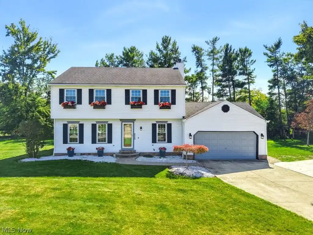 Photo 1 of Single family home for sale at 400 Seneca Ct, Avon Lake, OH 44012 | MLS# 5246266 | Listing updated on 2026-10-23