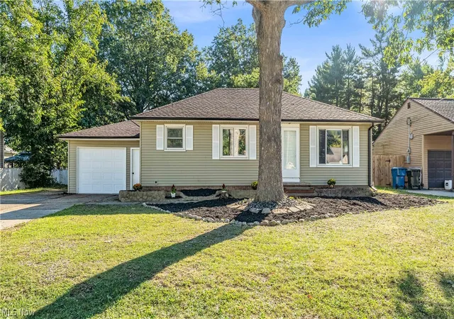 Photo 3 of Single family home for sale at 5861 Stearns Rd, North Olmsted, OH 44070 | MLS# 5249357 | Listing updated on 2026-10-08
