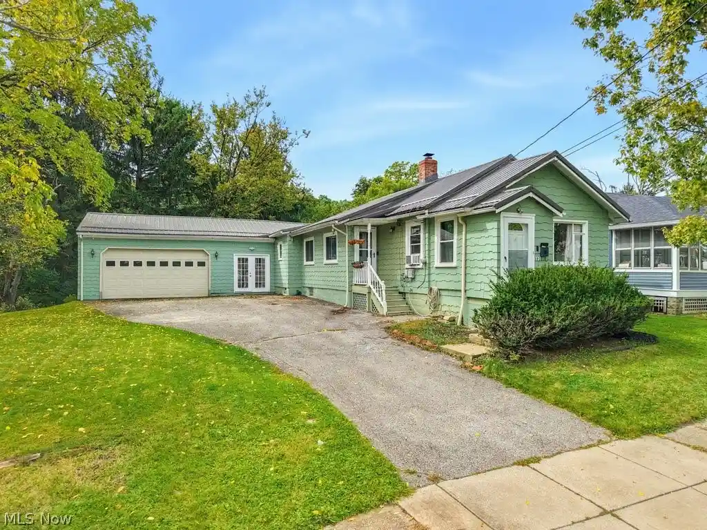 Photo 1 of Sale Pending at 32 Oakwood Ave, Bedford, OH 44146 | MLS# 5248351 | Listing updated on 2026-10-14