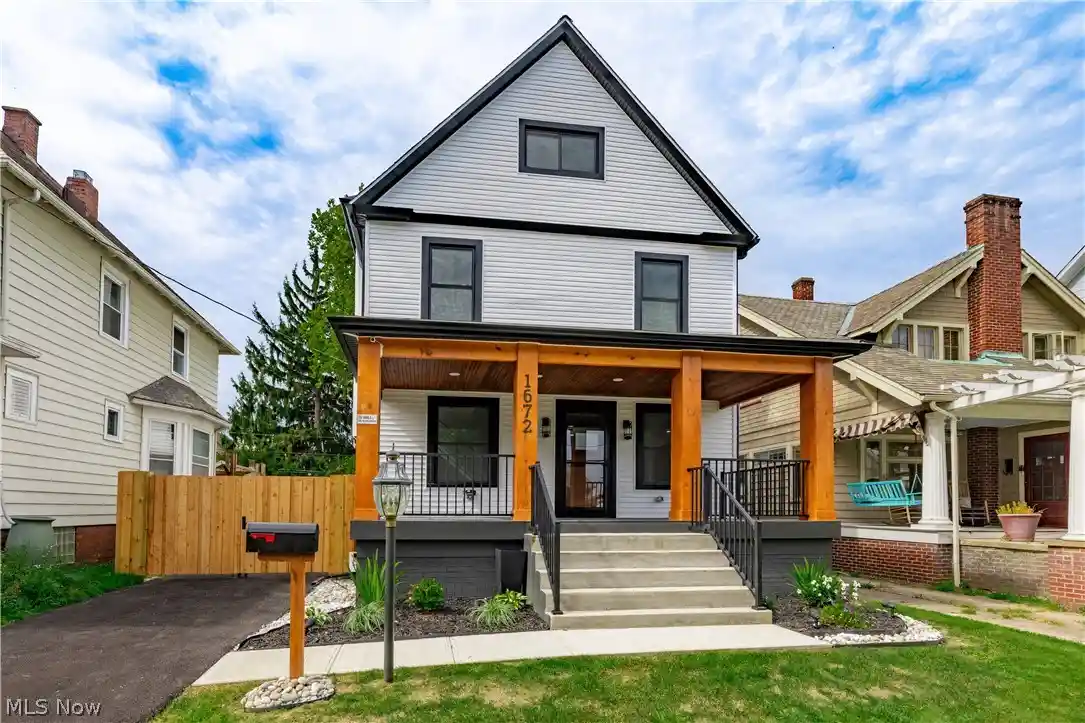 Photo 1 of Single family home for sale at 1672 Robinwood Ave, Lakewood, OH 44107 | MLS# 5247221 | Listing updated on 2026-10-12