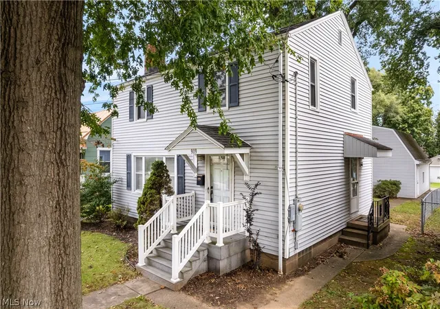 Photo 3 of Single family home for sale at 909 32nd Street, Parkersburg, WV 26104 | MLS# 5247725 | Listing updated on 2026-10-01