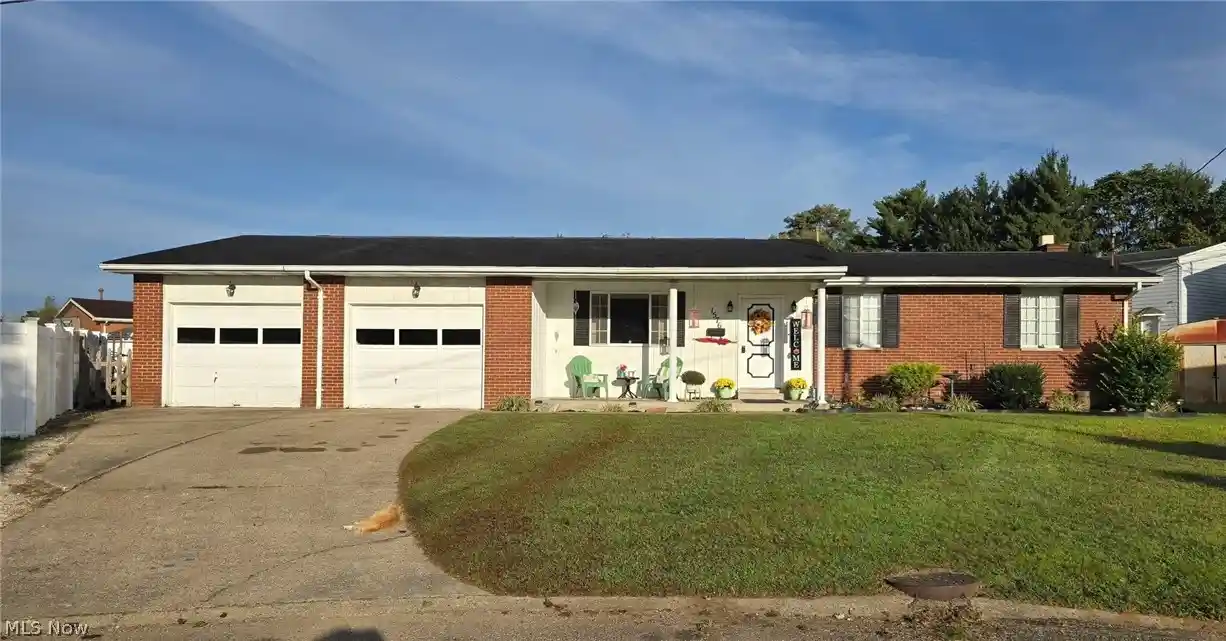 Single family home for sale at 1576 Suzanne Cir, Belpre, OH 45714 | MLS# 5244435