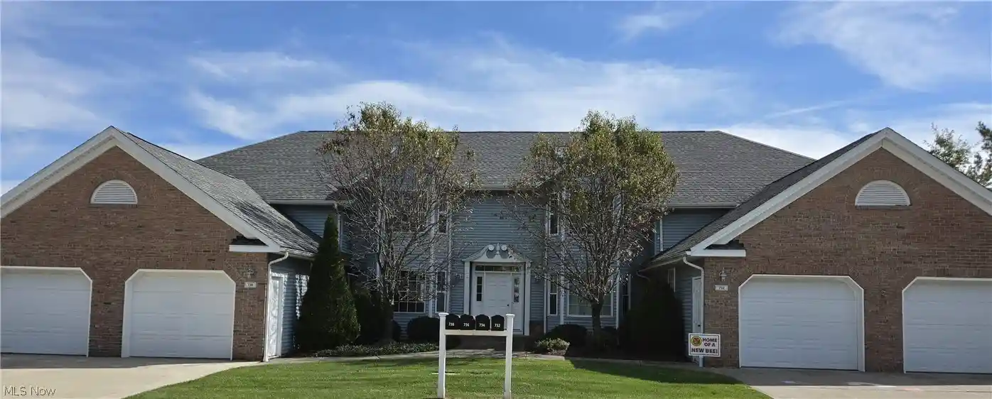 Listing Photo 2 - Condo for sale in 736 Tollis Pkwy located at 736 Tollis Pkwy, Broadview Heights, OH 44147 - Unit 736 Tollis Pkwy