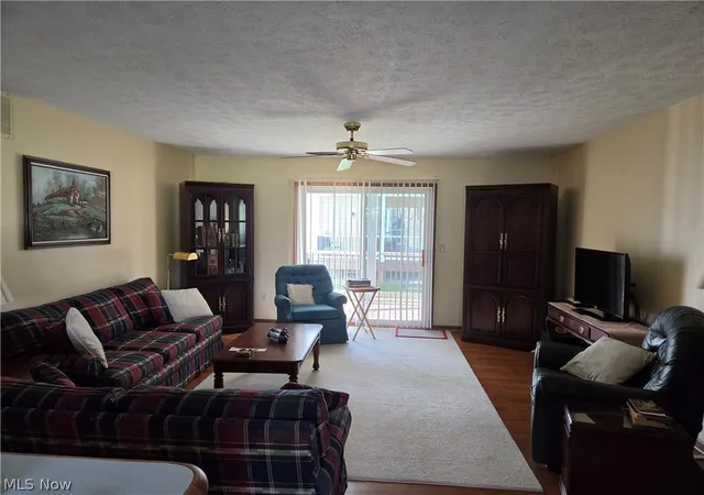 Listing Photo 4 - Condo for sale in building located at 736 Tollis Pkwy, Broadview Heights, OH 44147