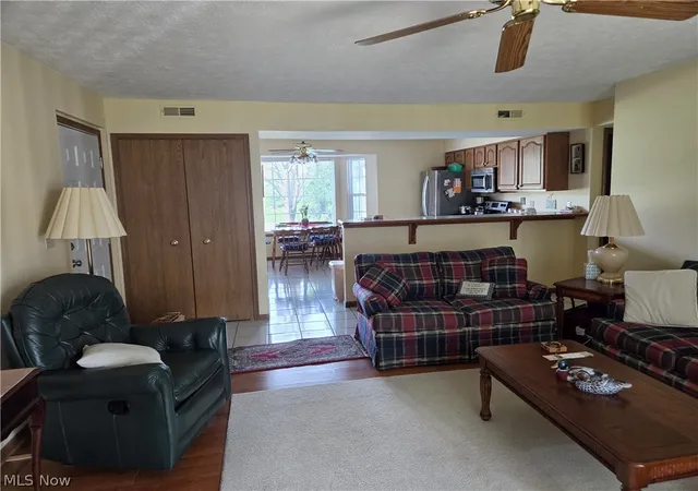 Listing Photo 5 - Condo for sale in building located at 736 Tollis Pkwy, Broadview Heights, OH 44147