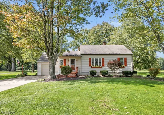 Photo 1 of Single family home for sale at 1732 Pleasant Valley Rd, Girard, OH 44420 | MLS# 5249258 | Listing updated on 2026-10-08