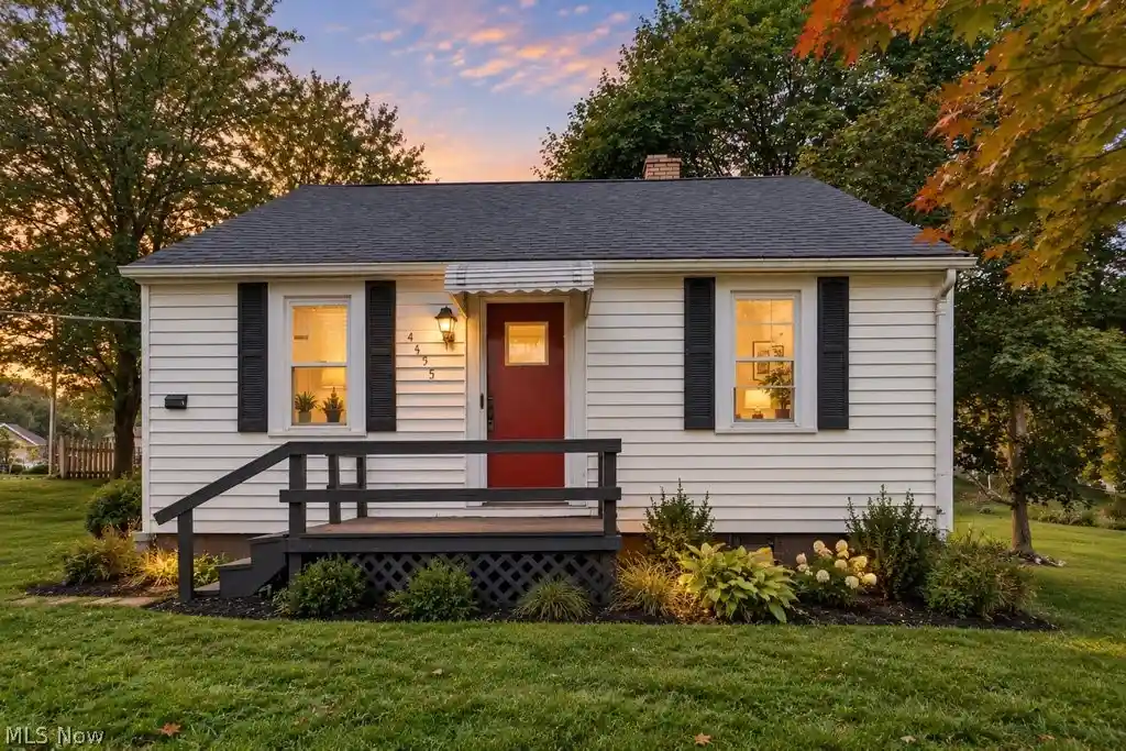 Single family home for sale at 4695 Grapeland Ave, Louisville, OH 44641 | MLS# 5249806