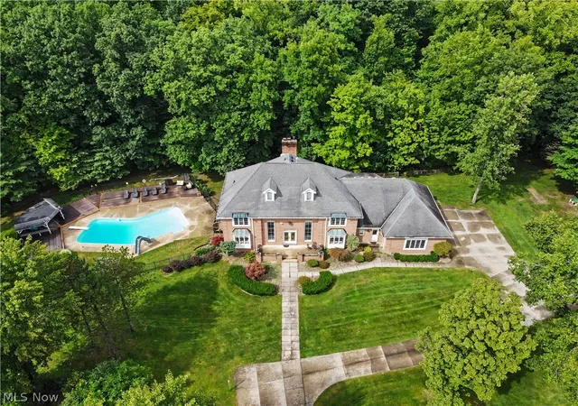 Photo 2 of Mansion for sale at 1295 Connecticut Woods Dr, Hudson, OH 44236 | MLS# 5240365 | Listing updated on 2026-10-02