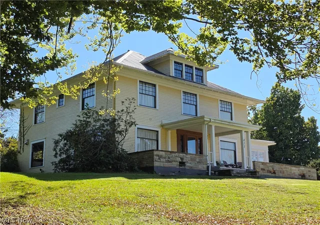 Photo 3 of Single family home for sale at 413 Cross St, Newcomerstown, OH 43832 | MLS# 5248728 | Listing updated on 2026-10-06