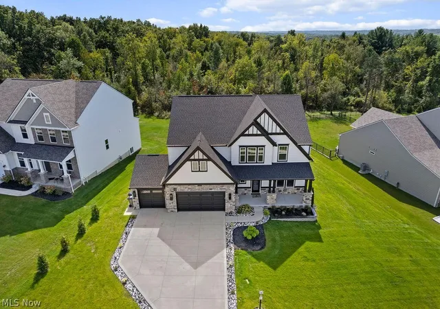 Photo 2 of Single family home for sale at 2818 Weeping Pine Dr, Medina, OH 44256 | MLS# 5249909 | Listing updated on 2026-10-11