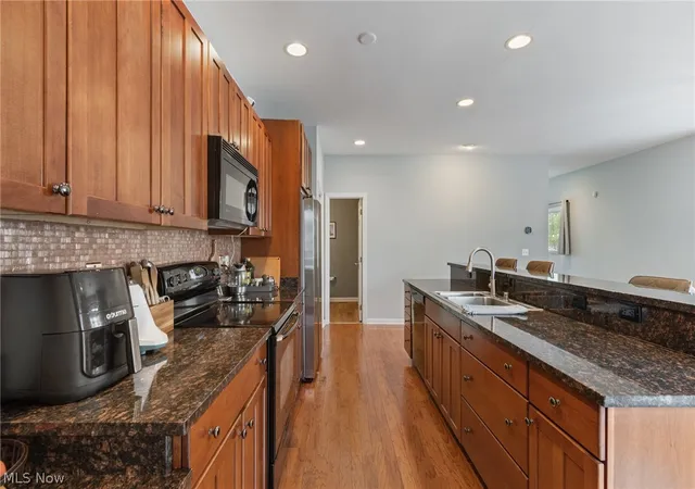 Listing Photo 3 - Condo for sale in building located at 1499 Huntington Ln, Cleveland Heights, OH 44118
