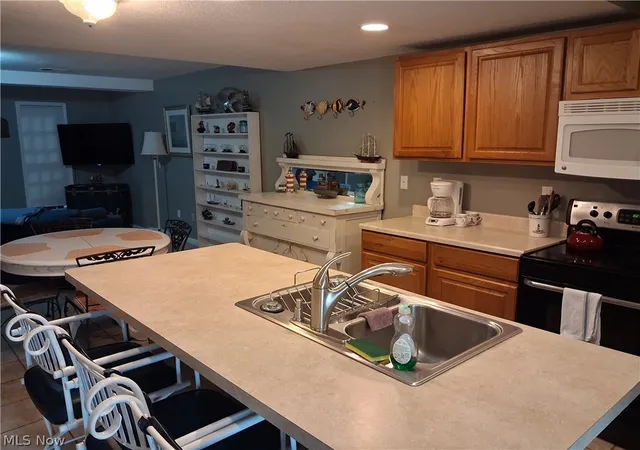 Listing Photo 4 - Condo for sale in building located at 610 Broadway, Lorain, OH 44052 - Unit #5