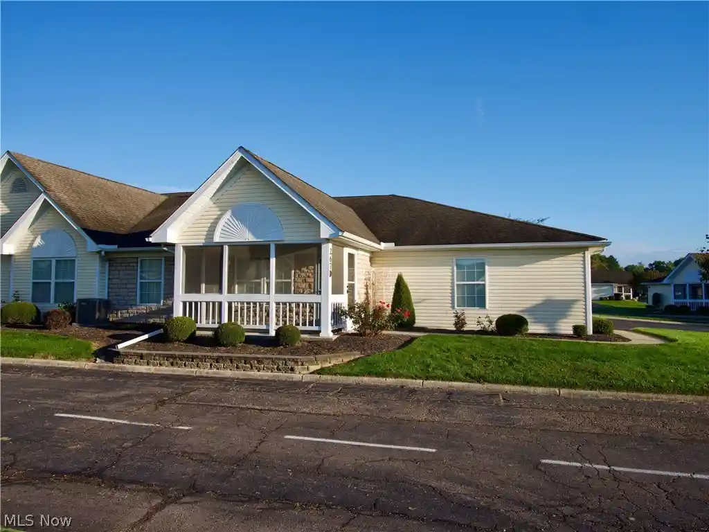 Listing Photo 1 - Condo for sale in 267 Goosepond Rd located at 267 Goosepond Rd, Newark, OH 43055 - Unit 267 Goosepond Rd