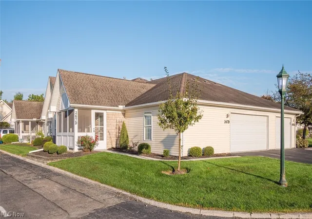 Listing Photo 2 - Condo for sale in building located at 267 Goosepond Rd, Newark, OH 43055