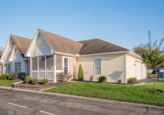 Listing Photo 3 - Condo for sale in building located at 267 Goosepond Rd, Newark, OH 43055