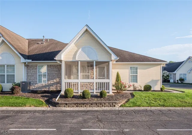 Listing Photo 5 - Condo for sale in building located at 267 Goosepond Rd, Newark, OH 43055