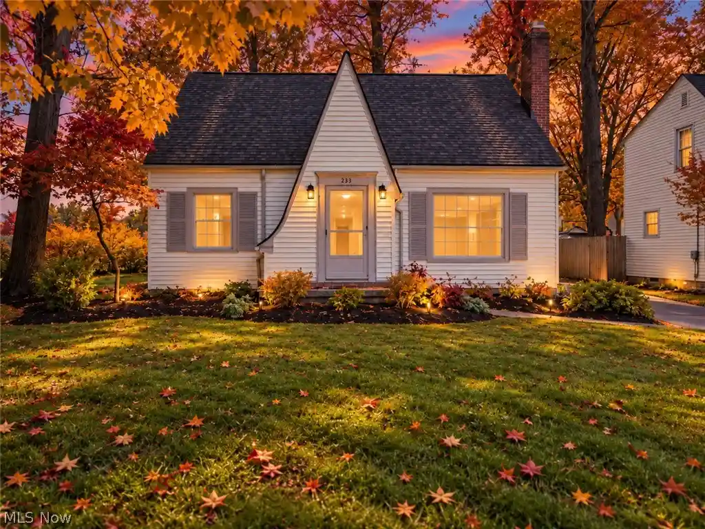 Photo 1 of Single family home for sale at 233 Oakley Ave, Youngstown, OH 44512 | MLS# 5249619 | Listing updated on 2026-10-25