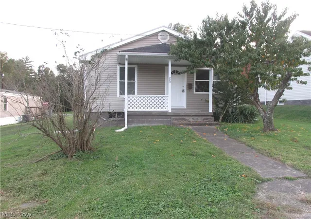 Photo 1 of Single family home for sale at 220 Grant St, Saint Marys, WV 26170 | MLS# 5249947 | Listing updated on 2026-10-07