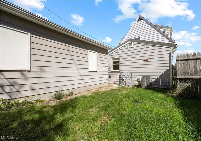 Photo 3 of Single family home for sale at 426 Kentucky Ave, Lorain, OH 44052 | MLS# 5249942 | Listing updated on 2026-10-10