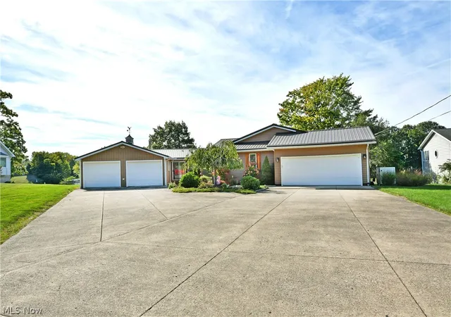 Single family home for sale at 1460 Lake Vue Dr, Roaming Shores, OH 44085 | MLS# 5249924
