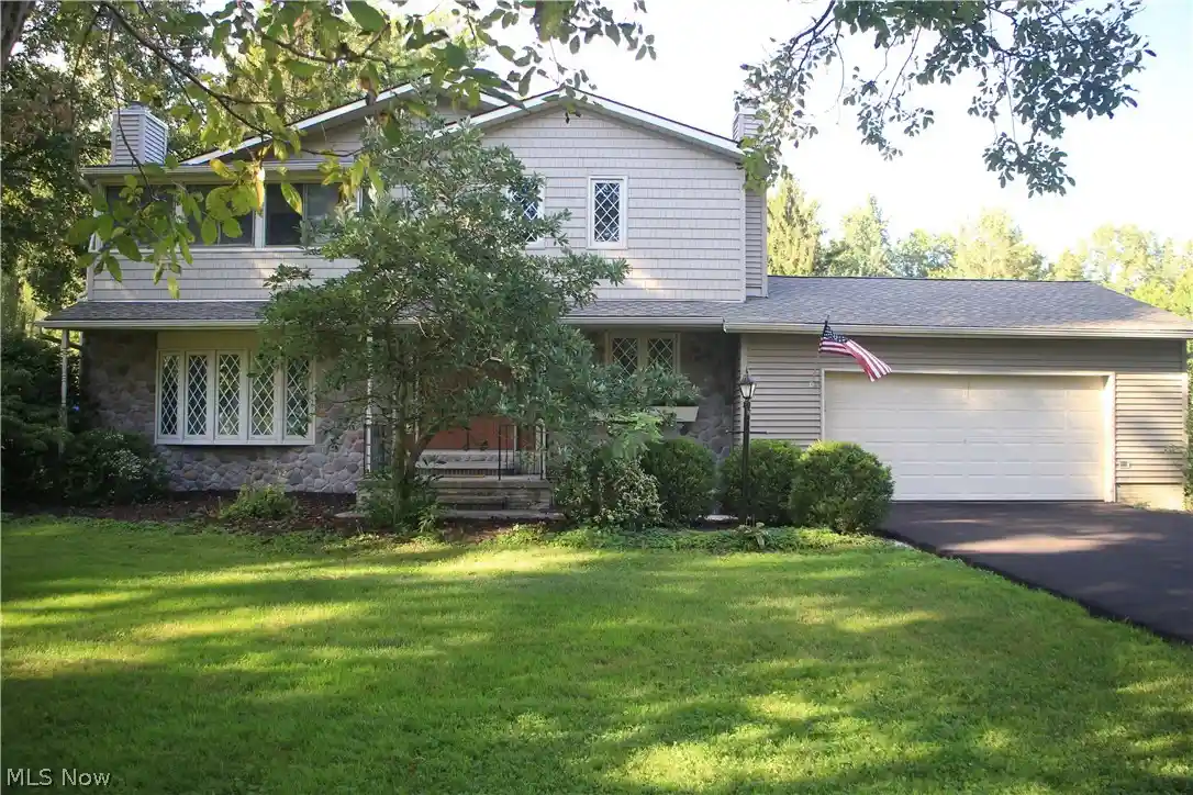 Photo 1 of Sale Pending at 42820 Dellefield Rd, Elyria, OH 44035 | MLS# 5249593 | Listing updated on 2026-10-27