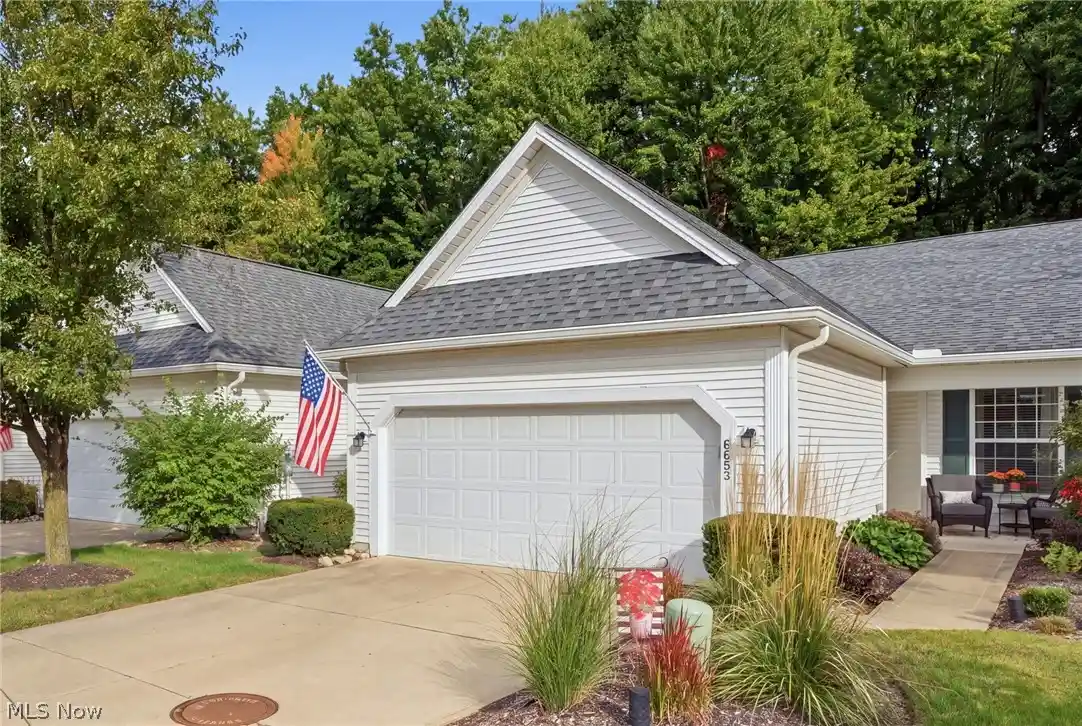 Listing Photo 2 - Condo for sale in 6853 Savannah Dr located at 6853 Savannah Dr, North Ridgeville, OH 44039 - Unit 6853 Savannah Dr