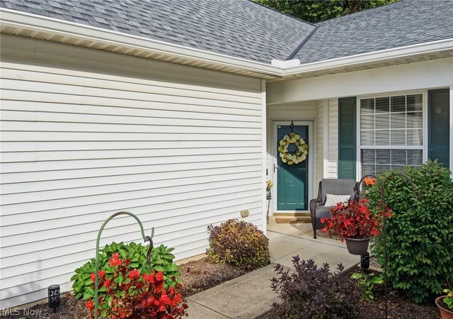 Listing Photo 4 - Condo for sale in building located at 6853 Savannah Dr, North Ridgeville, OH 44039