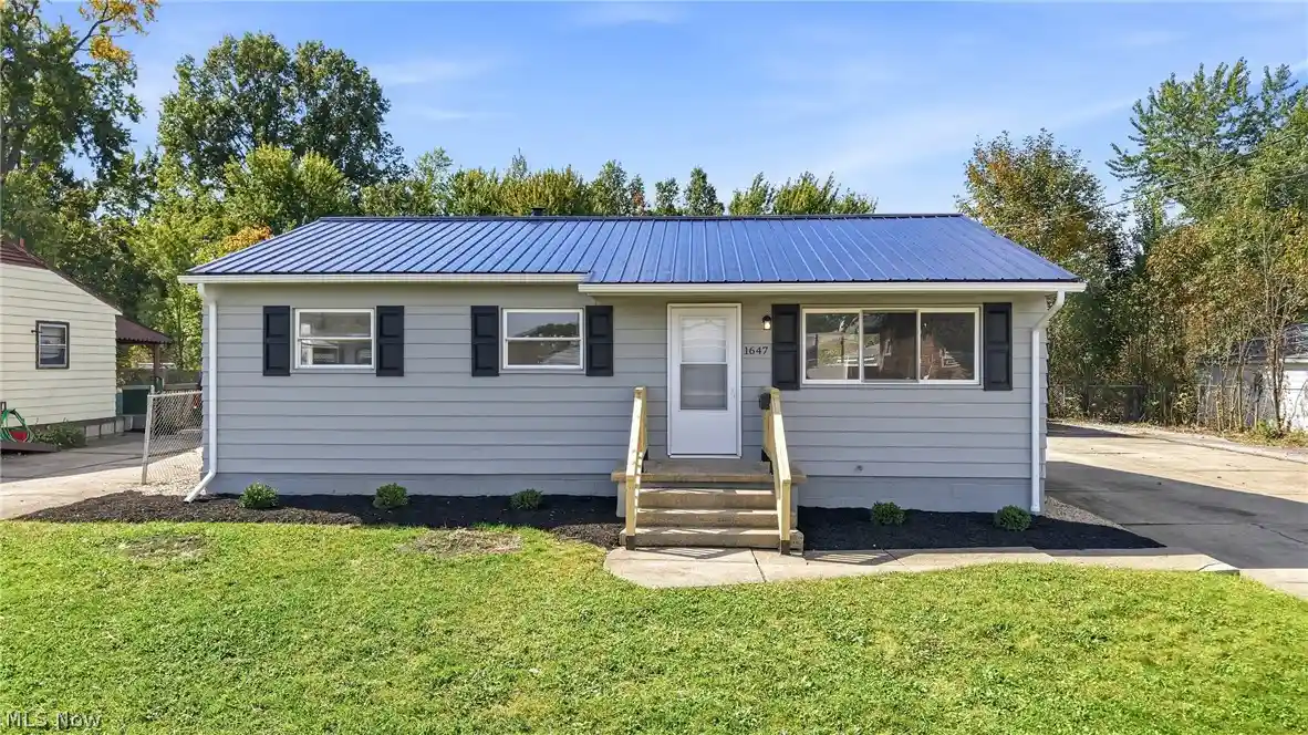 Single family home for sale at 1647 Southern Blvd NW, Warren, OH 44485 | MLS# 5249989