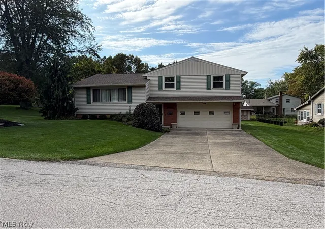 Single family home for sale at 309 Bell Ave, Columbiana, OH 44408 | MLS# 5246967