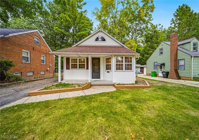 Photo 1 of Sale Pending at 4541 Emerson Rd, Cleveland, OH 44121 | MLS# 5247350 | Listing updated on 2026-10-29
