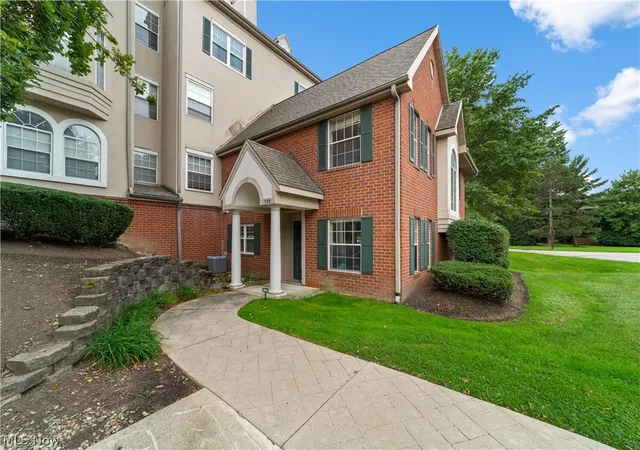 Photo 1 of Condo for sale at 180 Fox Holw Dr, Cleveland, OH 44124 | MLS# 5249240 | Listing updated on 2026-10-02