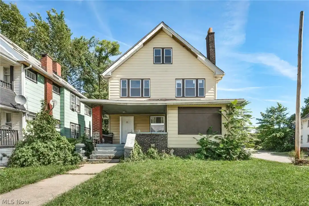 Listing Photo 1 - Condo for sale in 891 Paxton Rd located at 891 Paxton Rd, Cleveland, OH 44108 - Unit 891 Paxton Rd