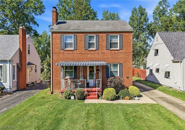 Photo 1 of Multi family home for sale at 676 Se Central Pkwy Ave, Warren, OH 44484 | MLS# 5245620 | Listing updated on 2026-10-09