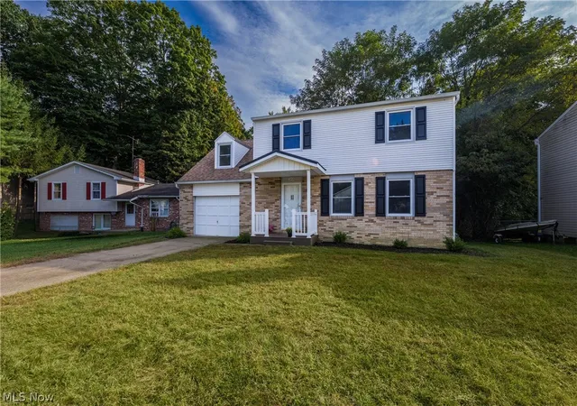 Photo 1 of Single family home for sale at 389 Stonewood St, Canal Fulton, OH 44614 | MLS# 5250042 | Listing updated on 2026-10-02