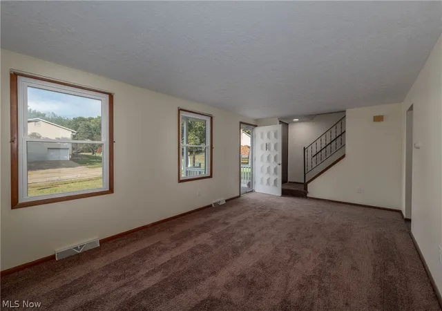Photo 2 of Single family home for sale at 389 Stonewood St, Canal Fulton, OH 44614 | MLS# 5250042 | Listing updated on 2026-10-02
