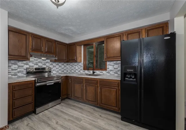 Photo 3 of Single family home for sale at 389 Stonewood St, Canal Fulton, OH 44614 | MLS# 5250042 | Listing updated on 2026-10-02